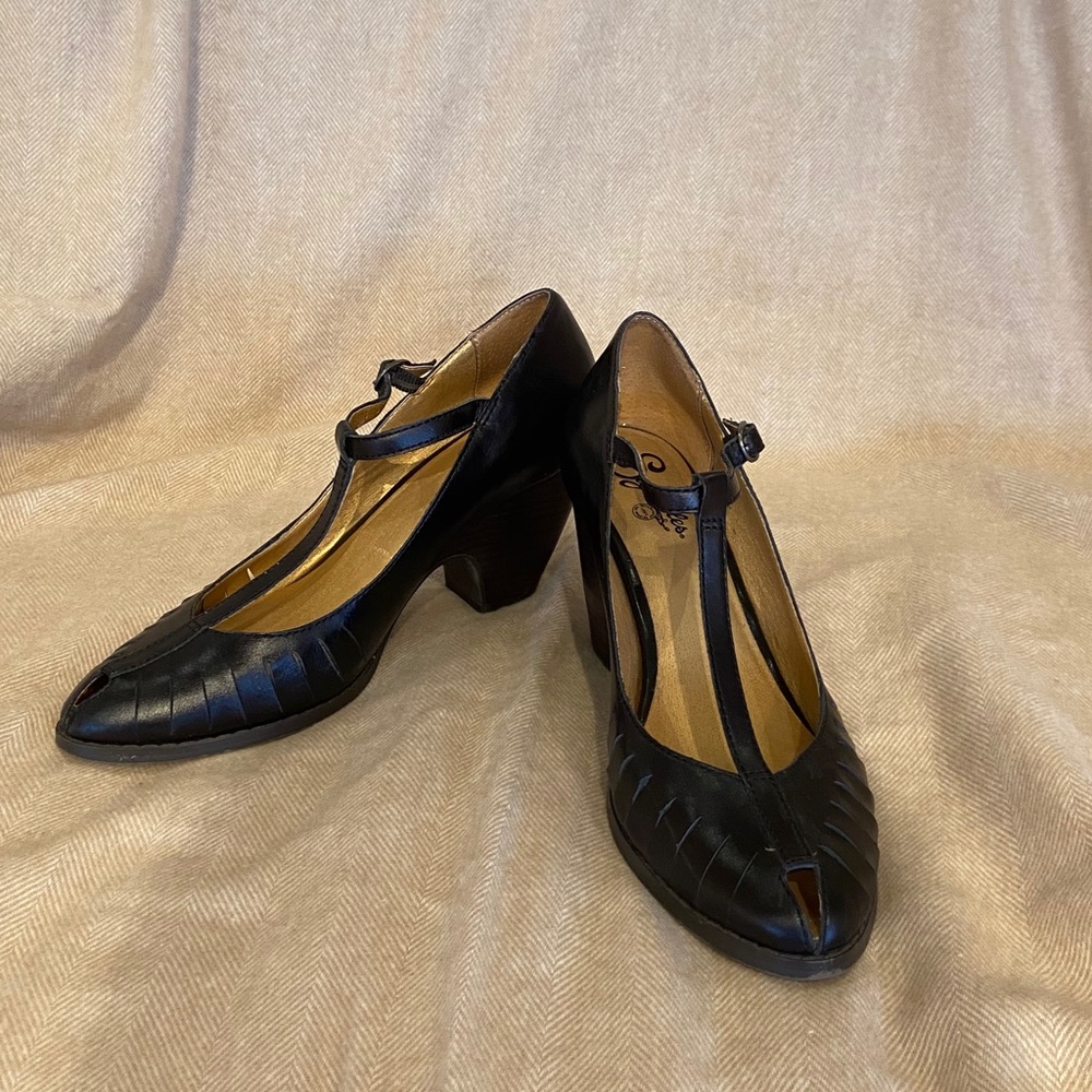 Seychelles Black Peep Toe Heel